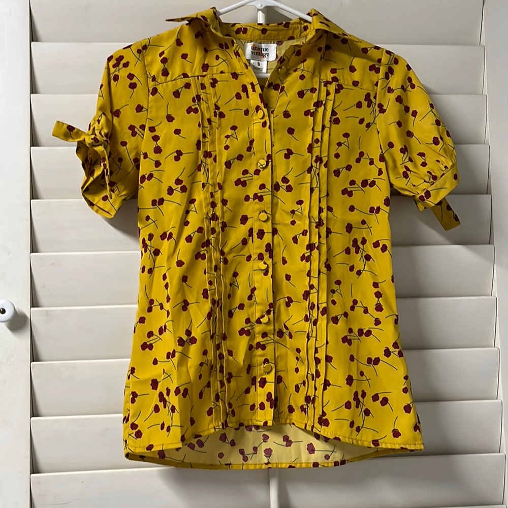 Unique Vintage Floral Button-up Blouse